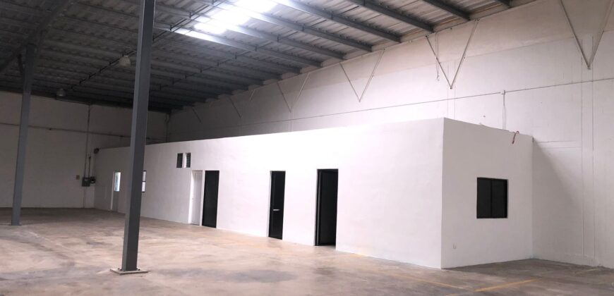 Bodega Panamericana 10 de 1,290 m² – Con oficinas
