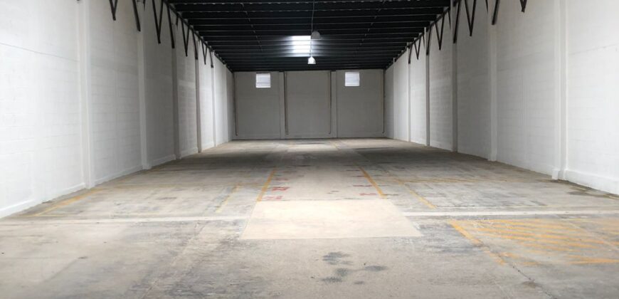 Bodega Poniente 41 de 500 m² – Baño completo