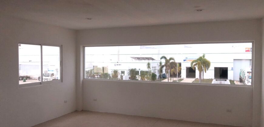 Bodega CRIT 13 de 693 m² – Oficinas amplias