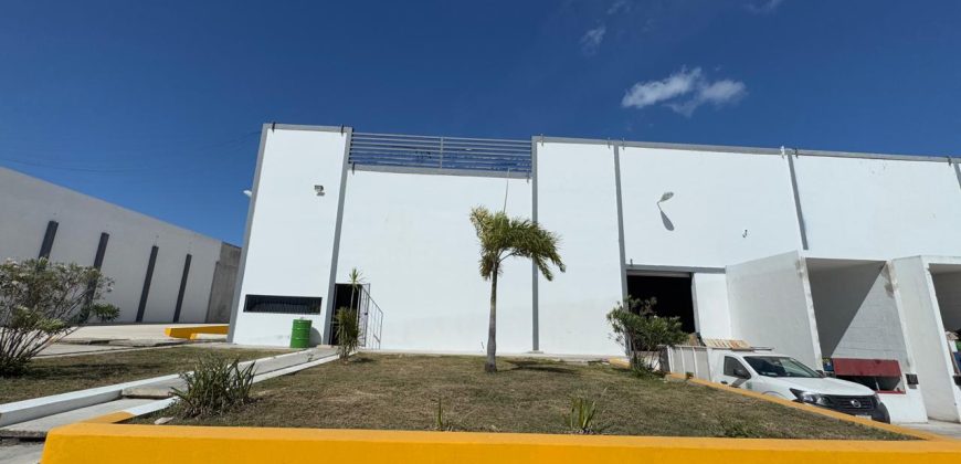 Bodega Panamericana 10 de 1,290 m² – Con oficinas